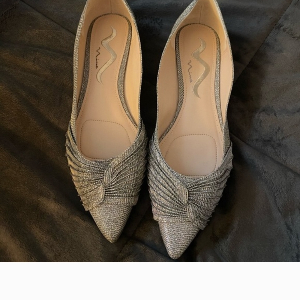 Nina "Kielyn" Silver Shimmering Glitter Flats Size 7.5